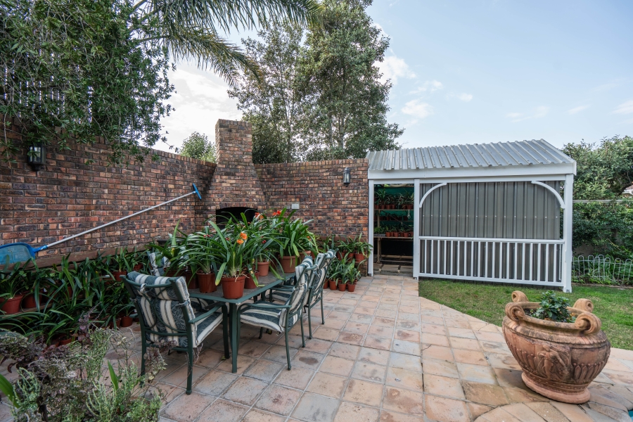 5 Bedroom Property for Sale in Seafield Eastern Cape